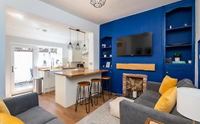 Stylish, Centrally Located Terrace - Pass The Key
